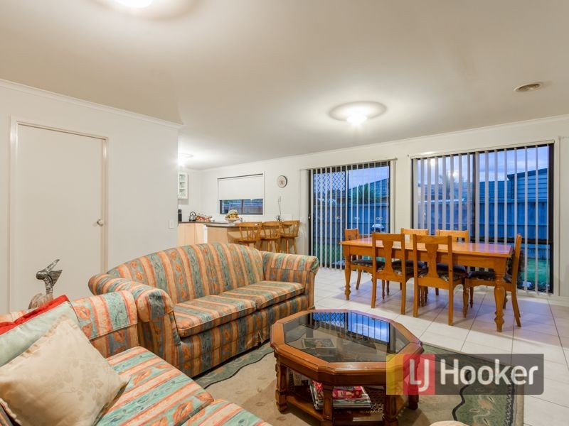 103 Oaklands Way, Pakenham VIC 3810