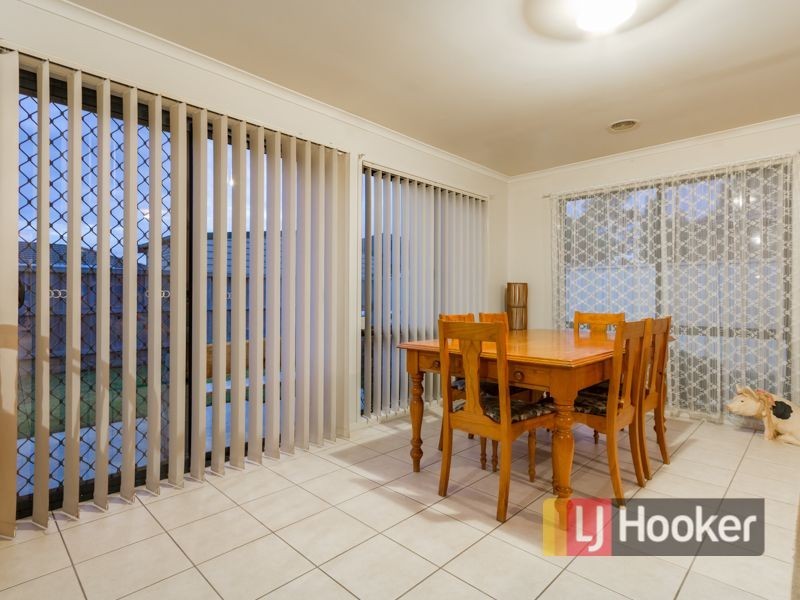 103 Oaklands Way, Pakenham VIC 3810