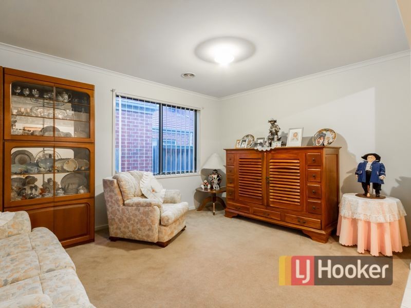 103 Oaklands Way, Pakenham VIC 3810