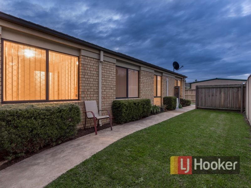 103 Oaklands Way, Pakenham VIC 3810