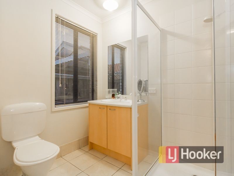 103 Oaklands Way, Pakenham VIC 3810