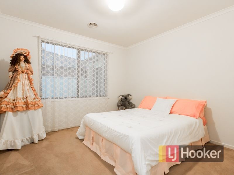 103 Oaklands Way, Pakenham VIC 3810