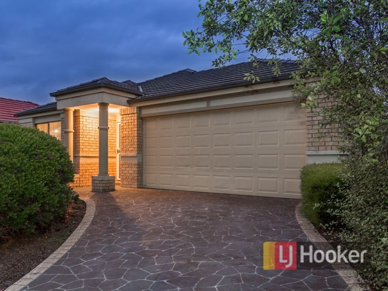 103 Oaklands Way, Pakenham VIC 3810