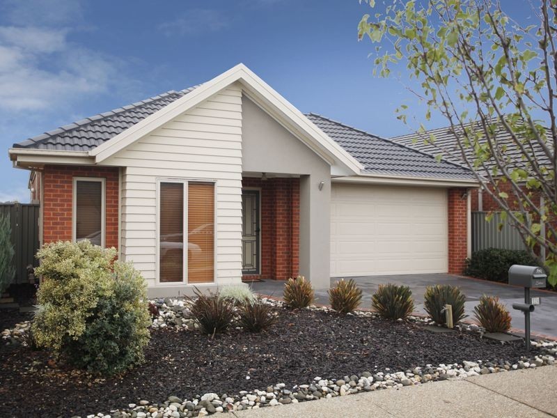 12 Sandpiper Close, Pakenham VIC 3810