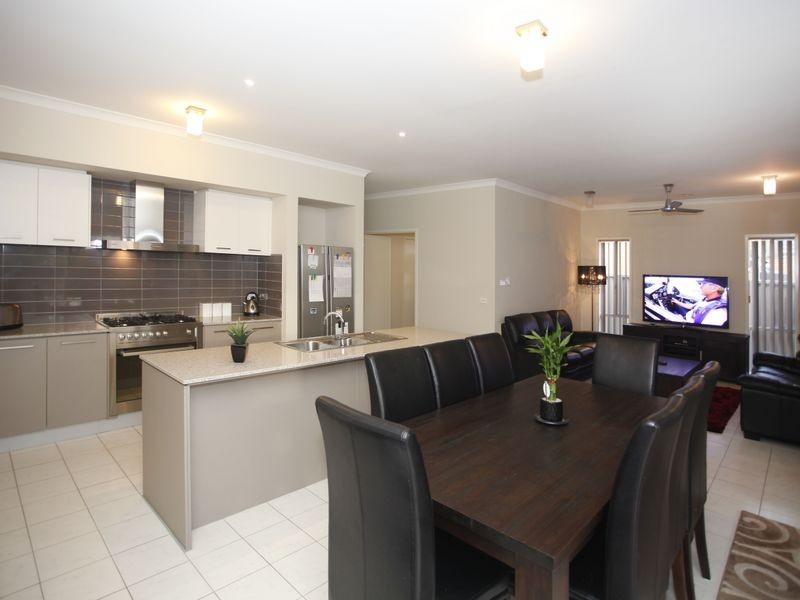 12 Sandpiper Close, Pakenham VIC 3810