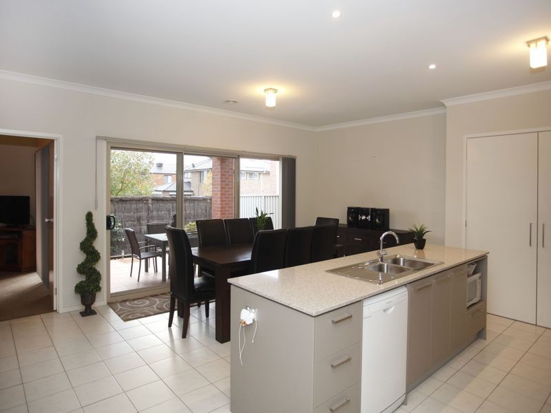 12 Sandpiper Close, Pakenham VIC 3810