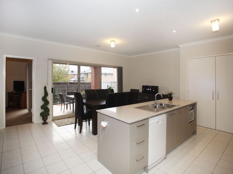 12 Sandpiper Close, Pakenham VIC 3810