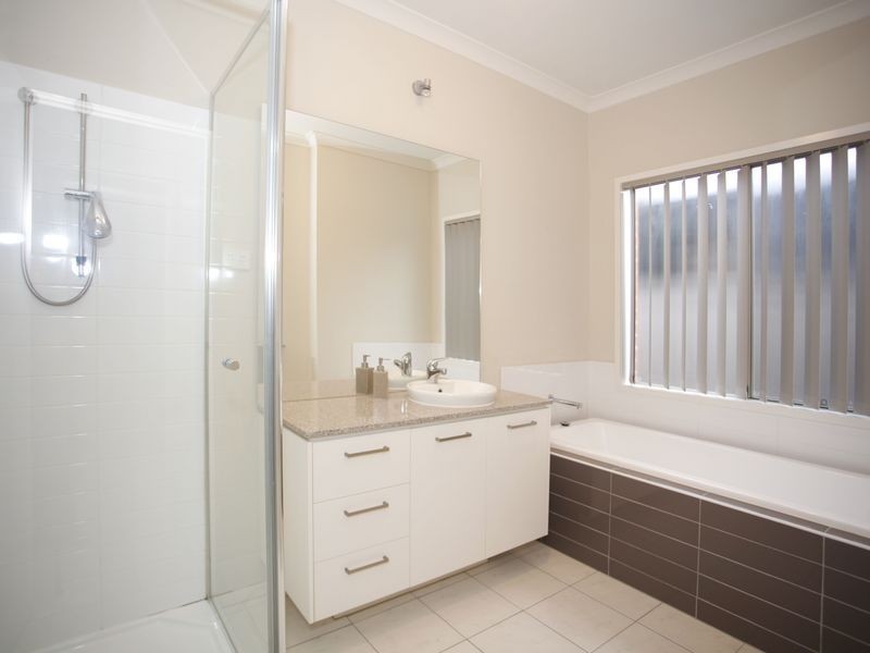 12 Sandpiper Close, Pakenham VIC 3810