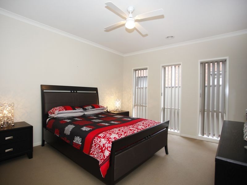 12 Sandpiper Close, Pakenham VIC 3810