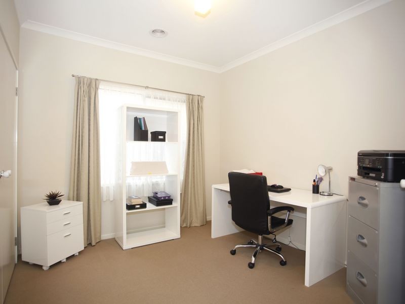 12 Sandpiper Close, Pakenham VIC 3810