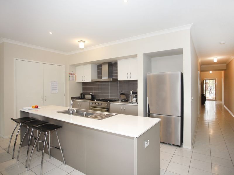 16 Sandpiper Close, Pakenham VIC 3810