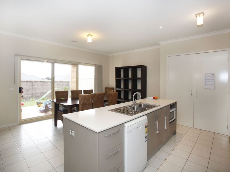 16 Sandpiper Close, Pakenham VIC 3810
