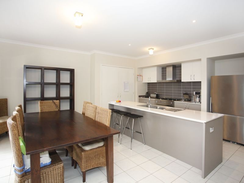 16 Sandpiper Close, Pakenham VIC 3810