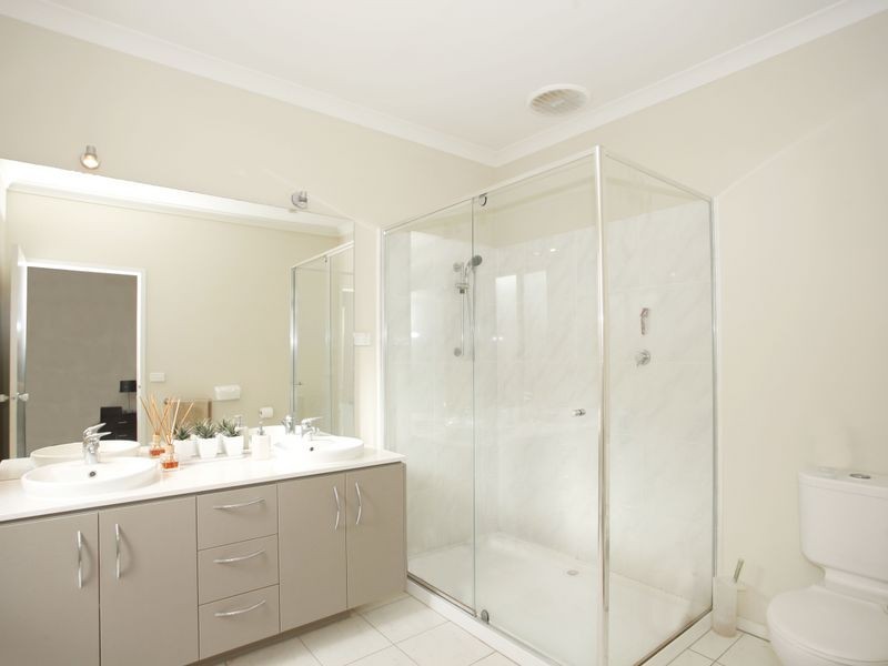 16 Sandpiper Close, Pakenham VIC 3810