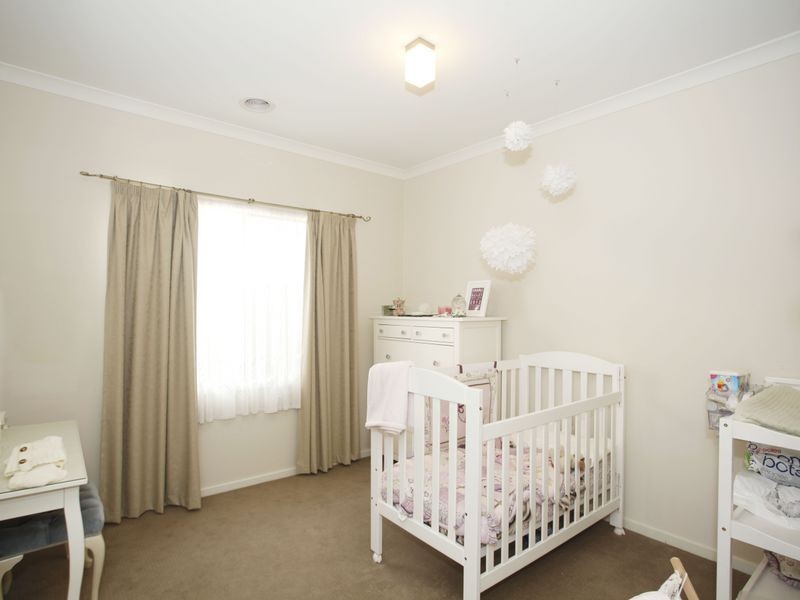 16 Sandpiper Close, Pakenham VIC 3810