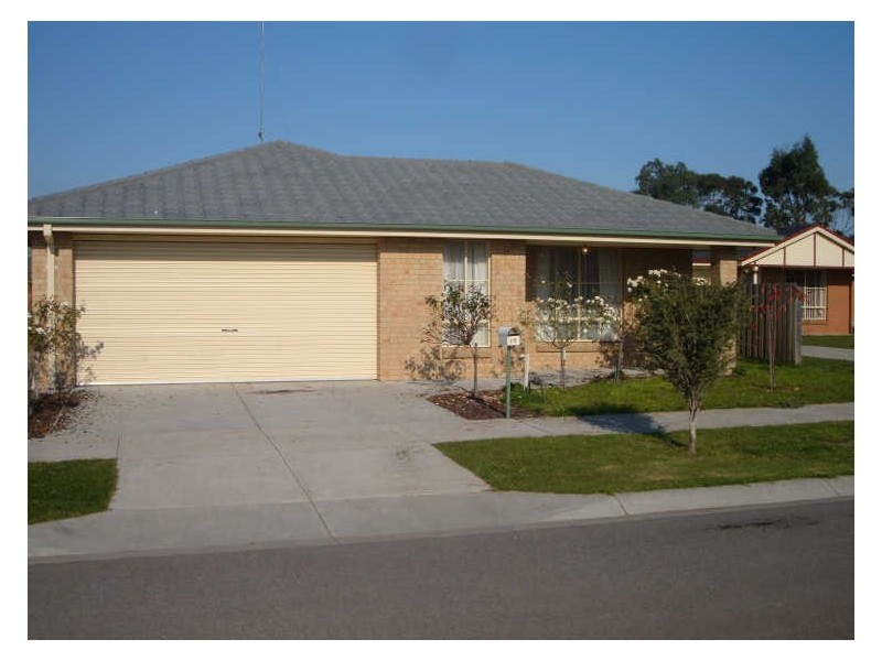 17 Osborn Grove, Pakenham VIC 3810
