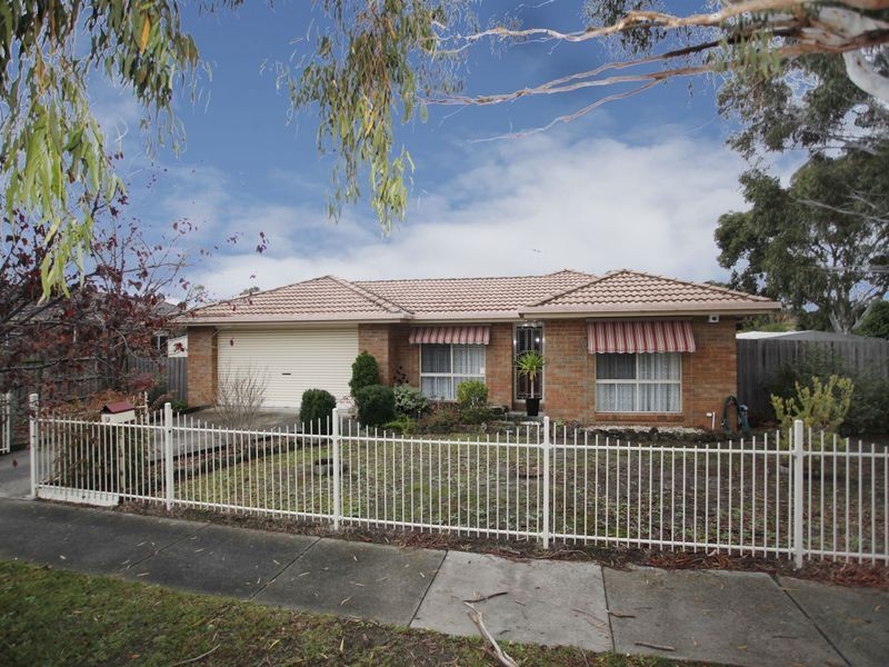 12 Gullquist Way, Pakenham VIC 3810