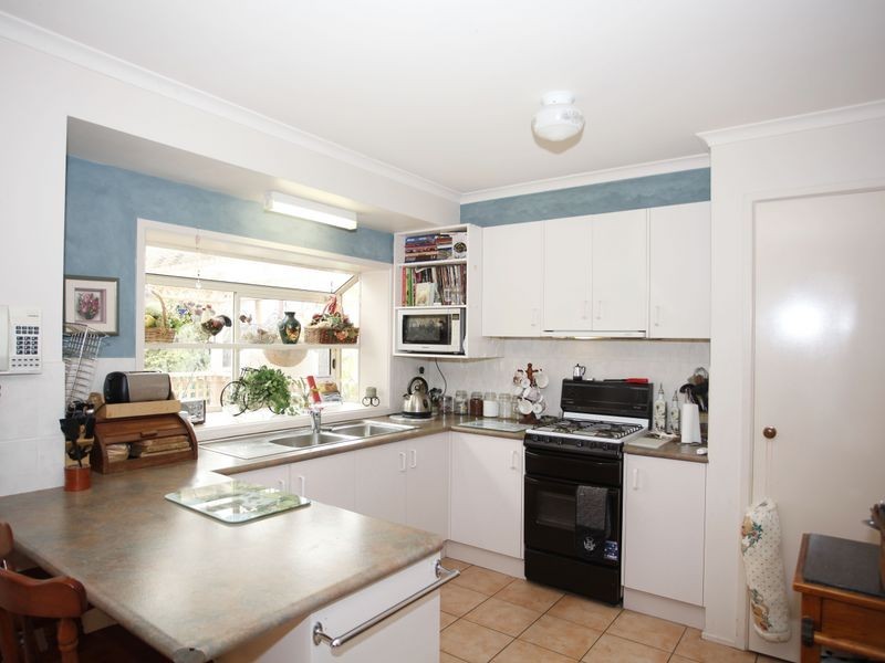 12 Gullquist Way, Pakenham VIC 3810