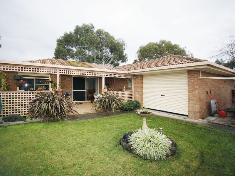 12 Gullquist Way, Pakenham VIC 3810