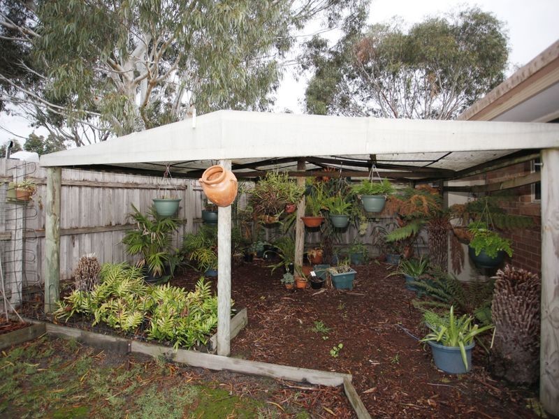 12 Gullquist Way, Pakenham VIC 3810