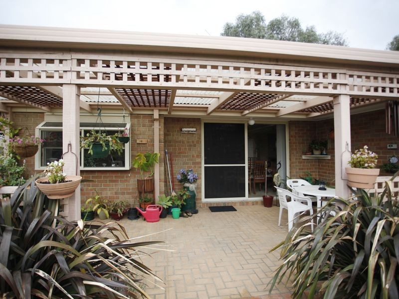 12 Gullquist Way, Pakenham VIC 3810