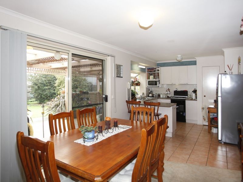 12 Gullquist Way, Pakenham VIC 3810