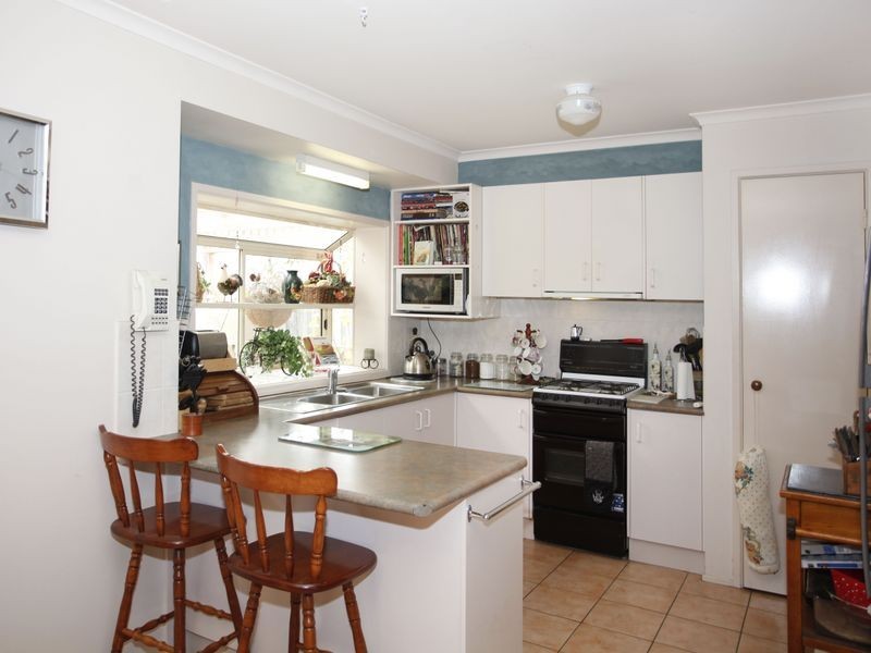 12 Gullquist Way, Pakenham VIC 3810