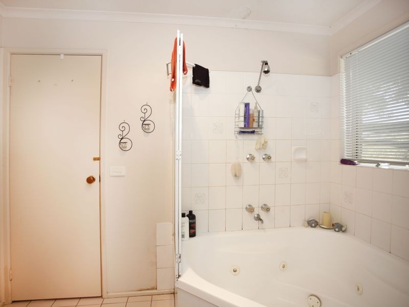 12 Gullquist Way, Pakenham VIC 3810