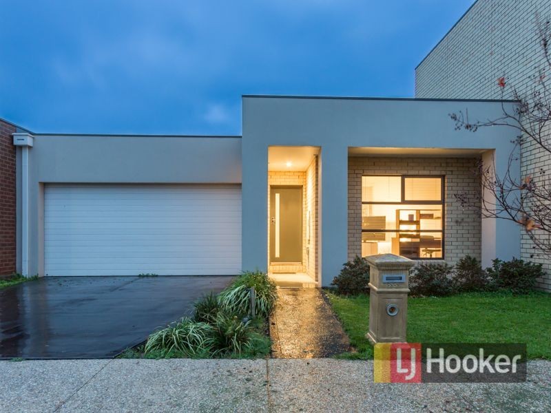 22 Edgeware Close, Pakenham VIC 3810