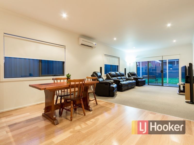 22 Edgeware Close, Pakenham VIC 3810