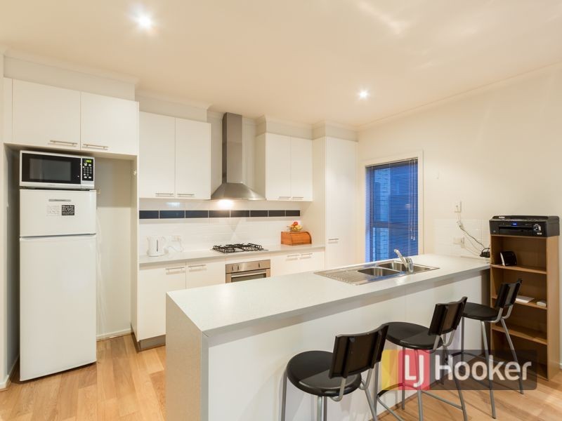 22 Edgeware Close, Pakenham VIC 3810