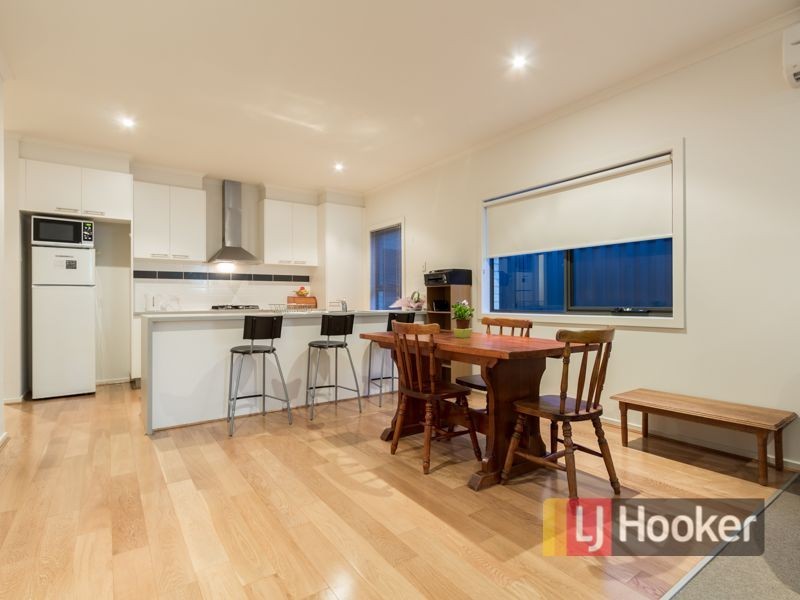 22 Edgeware Close, Pakenham VIC 3810