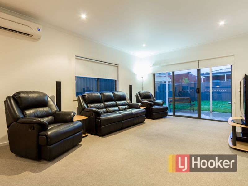 22 Edgeware Close, Pakenham VIC 3810