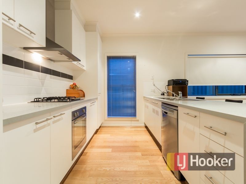 22 Edgeware Close, Pakenham VIC 3810