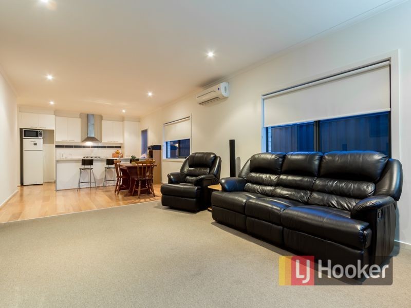 22 Edgeware Close, Pakenham VIC 3810