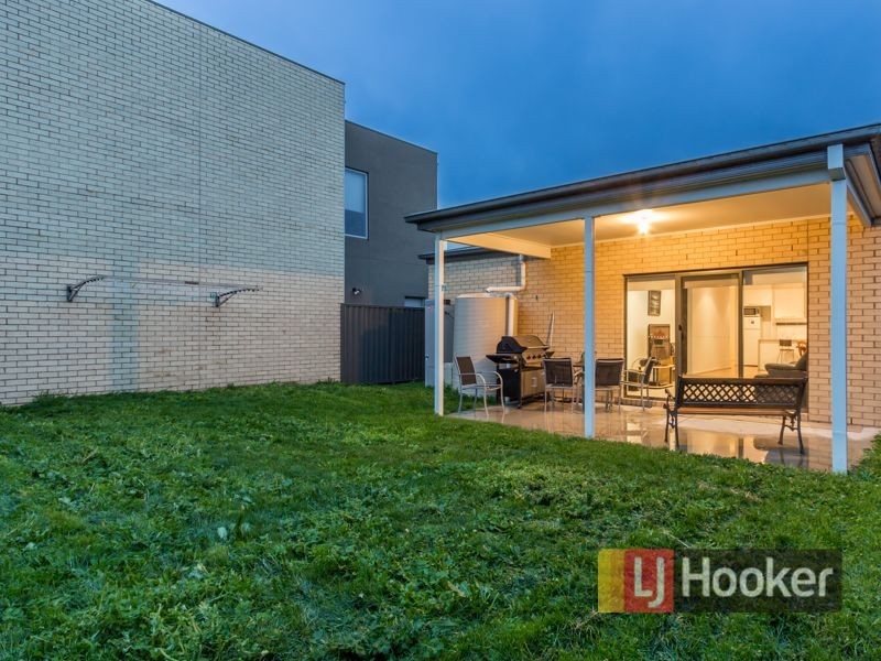 22 Edgeware Close, Pakenham VIC 3810