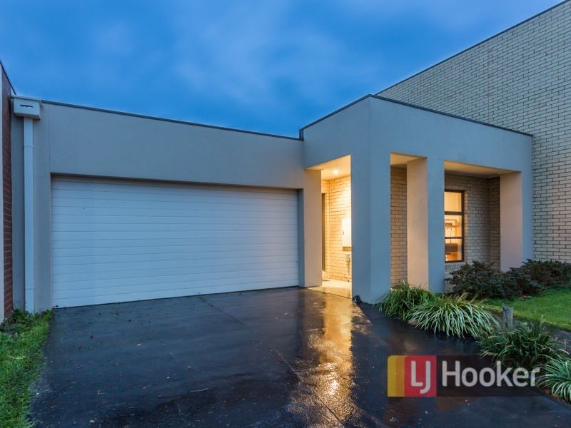 22 Edgeware Close, Pakenham VIC 3810