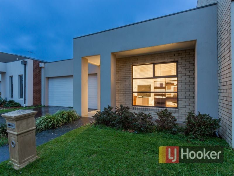 22 Edgeware Close, Pakenham VIC 3810