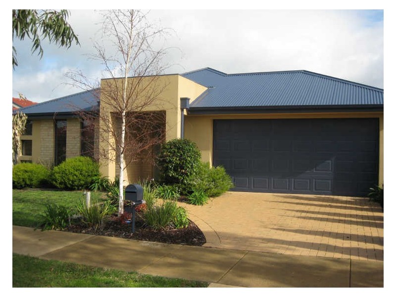 1 Stokes Green, Pakenham VIC 3810