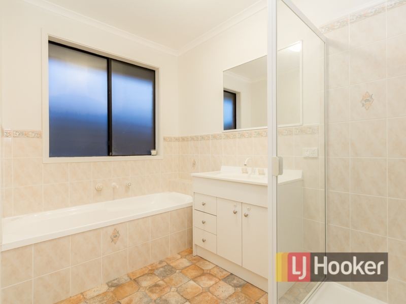 71 Ebony Drive, Pakenham VIC 3810