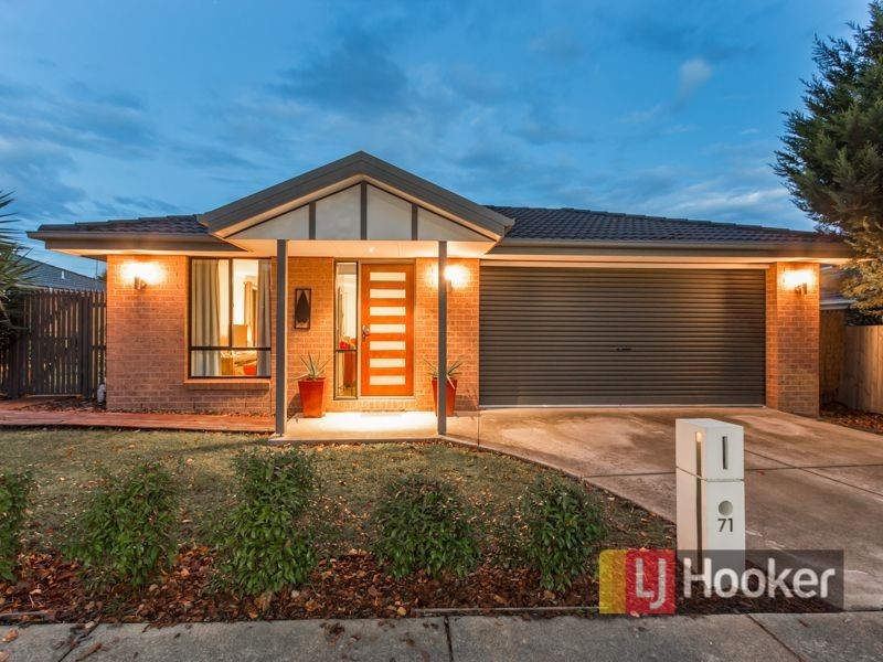 71 Ebony Drive, Pakenham VIC 3810