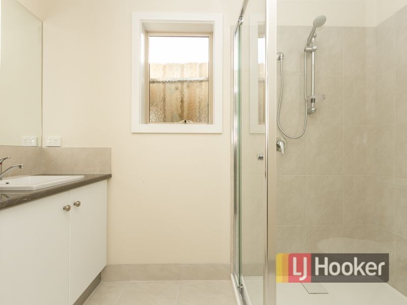 Unit 2 & 3 Henty Street, Pakenham VIC 3810