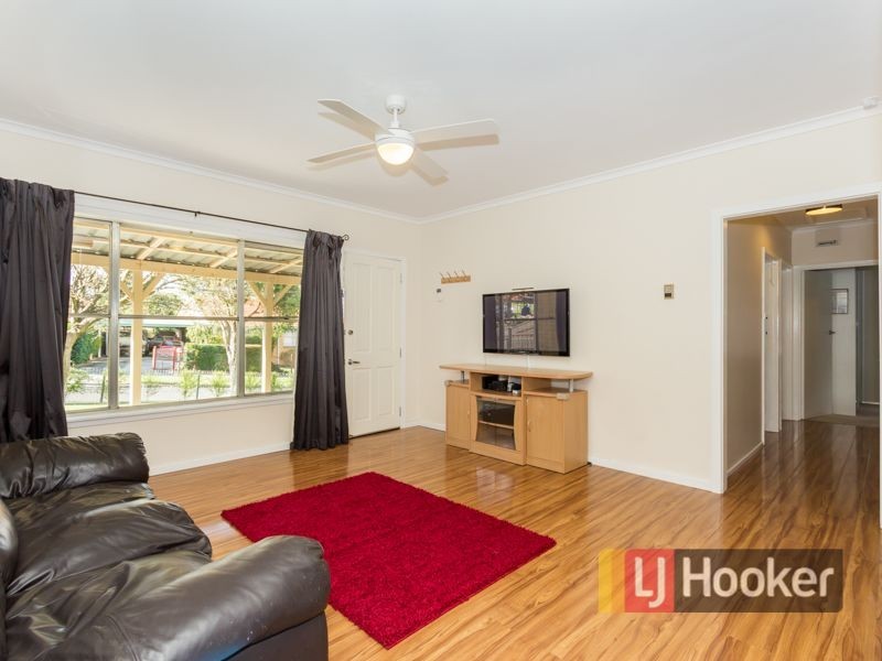 15 Deveney Street, Pakenham VIC 3810