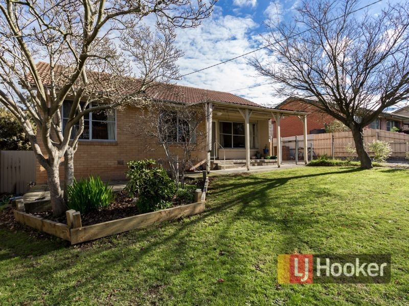 15 Deveney Street, Pakenham VIC 3810