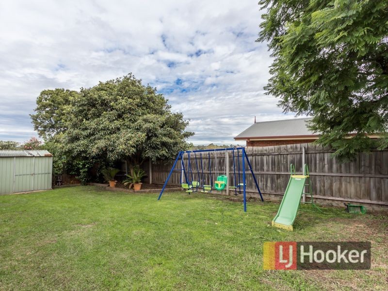 15 Deveney Street, Pakenham VIC 3810