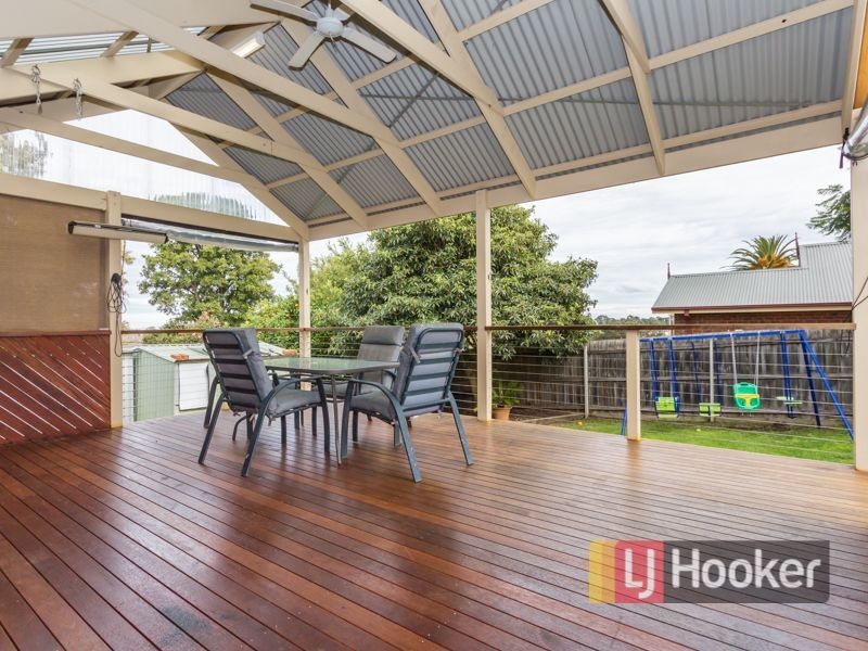 15 Deveney Street, Pakenham VIC 3810