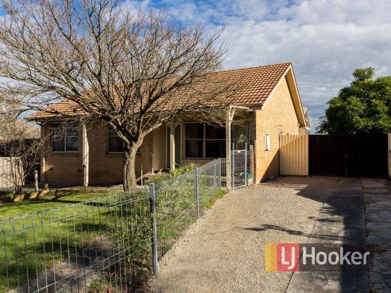 15 Deveney Street, Pakenham VIC 3810