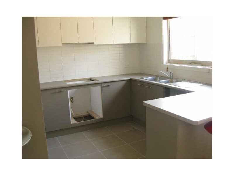 3/4-6 May Court, Garfield VIC 3814