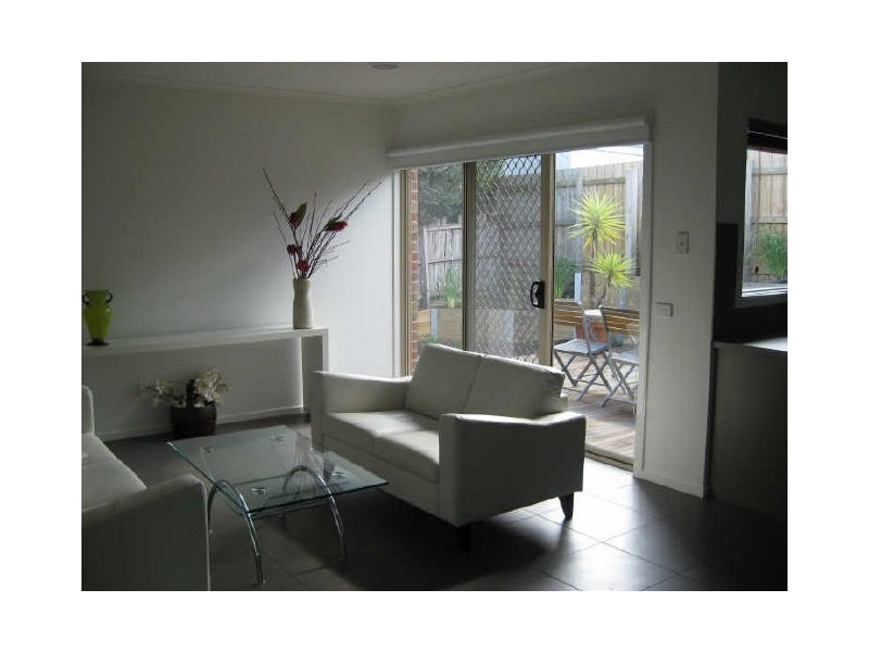 3/4-6 May Court, Garfield VIC 3814