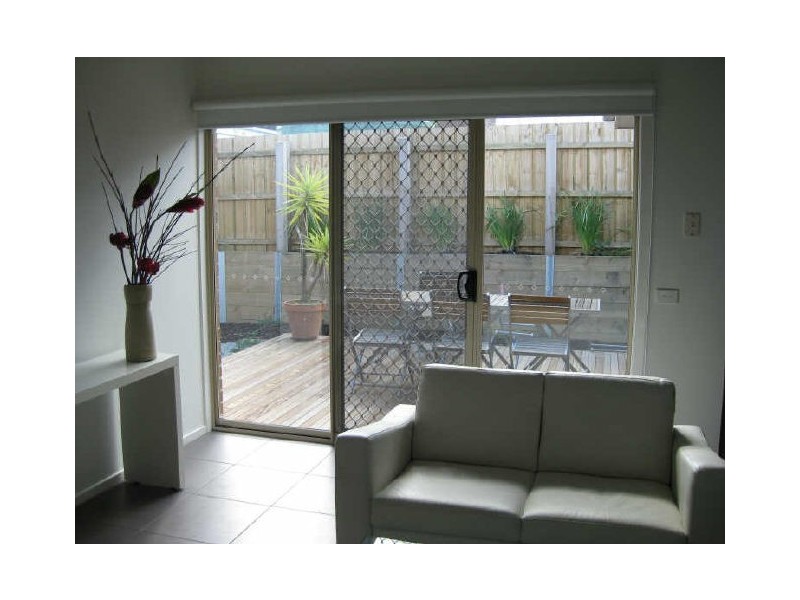 3/4-6 May Court, Garfield VIC 3814